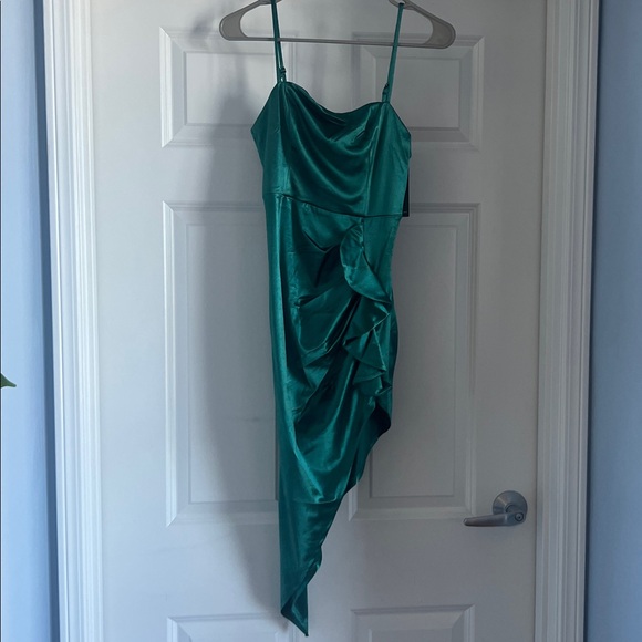 Lulu’s NWT satin asymmetrical dress - Picture 3 of 8